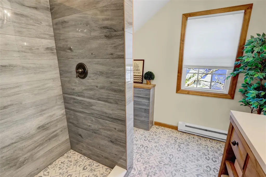 323 Montgomery Avenue West Babylon NY 11704