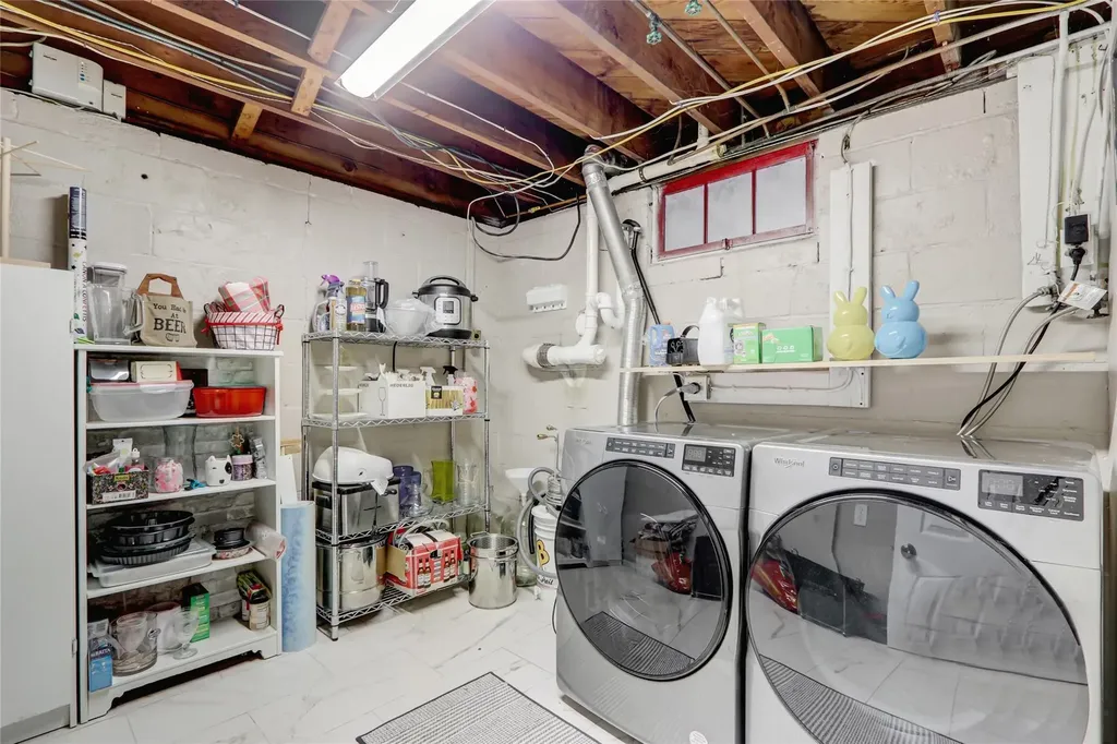 323 Montgomery Avenue West Babylon NY 11704