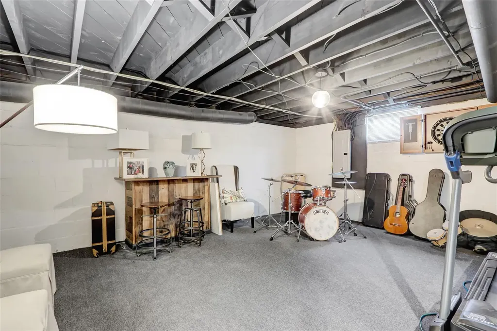 323 Montgomery Avenue West Babylon NY 11704