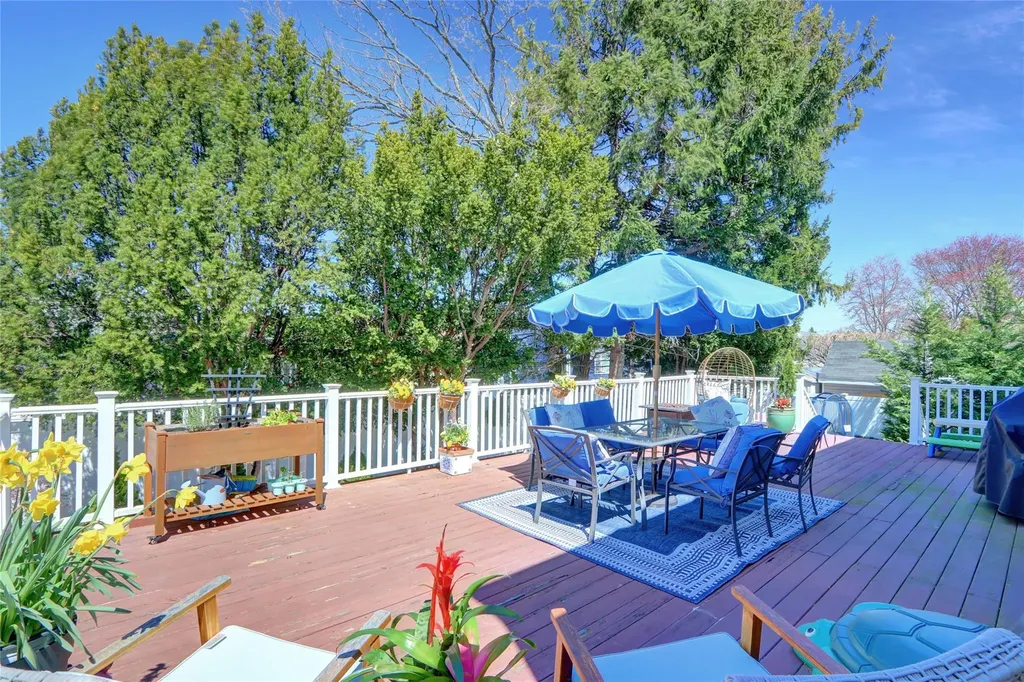 323 Montgomery Avenue West Babylon NY 11704
