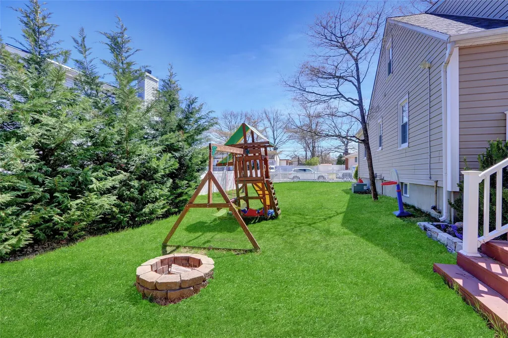323 Montgomery Avenue West Babylon NY 11704