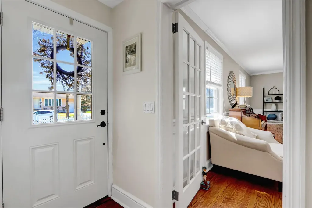 323 Montgomery Avenue West Babylon NY 11704