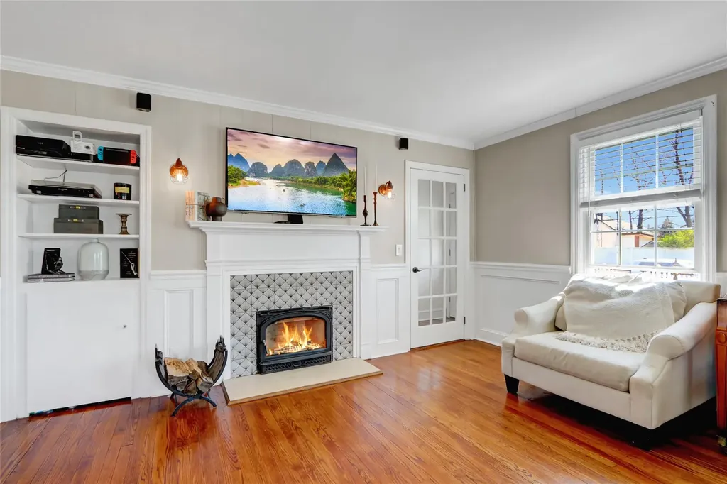 323 Montgomery Avenue West Babylon NY 11704