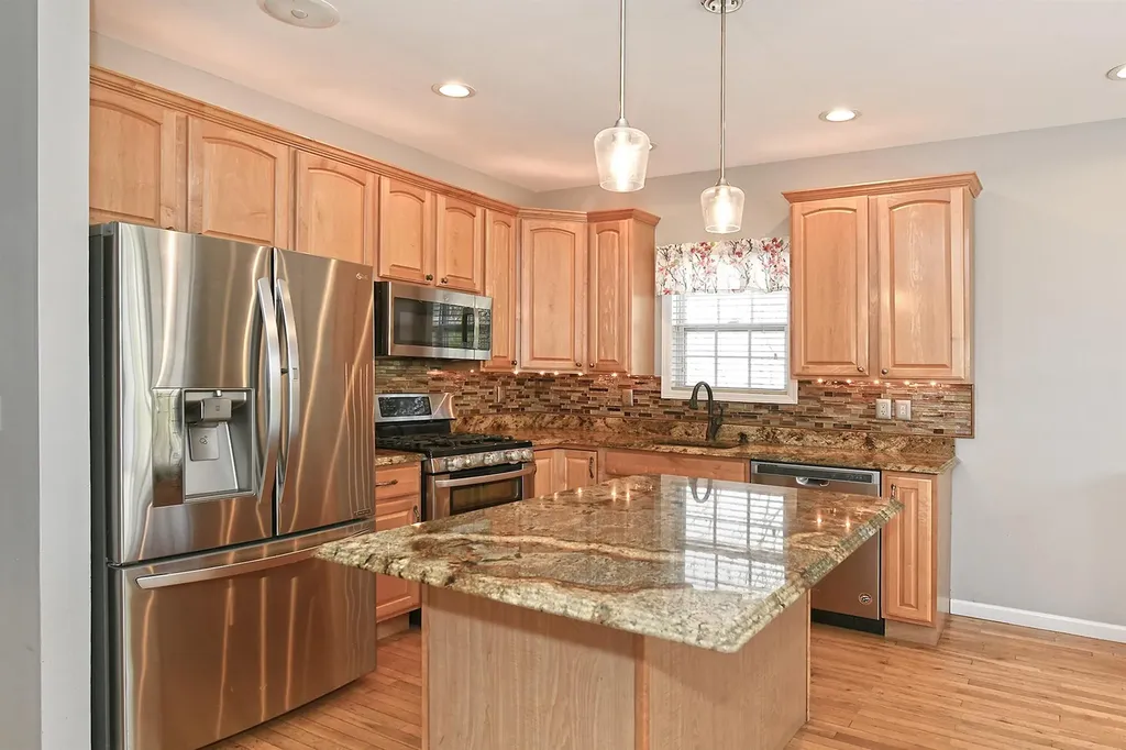 209 Pleasant Drive Bay Shore NY 11706