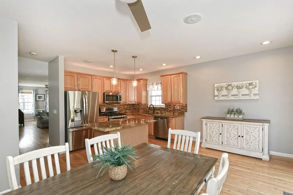 209 Pleasant Drive Bay Shore NY 11706