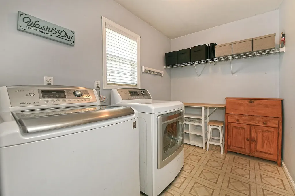 209 Pleasant Drive Bay Shore NY 11706