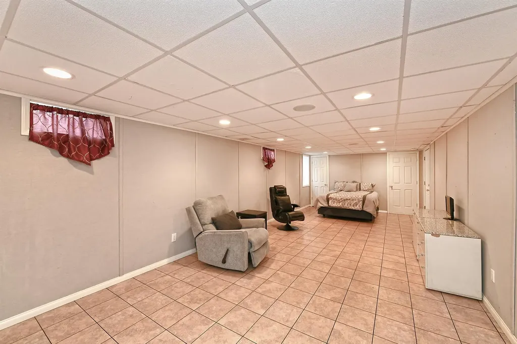 209 Pleasant Drive Bay Shore NY 11706