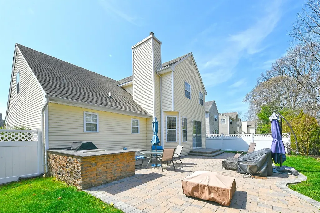209 Pleasant Drive Bay Shore NY 11706