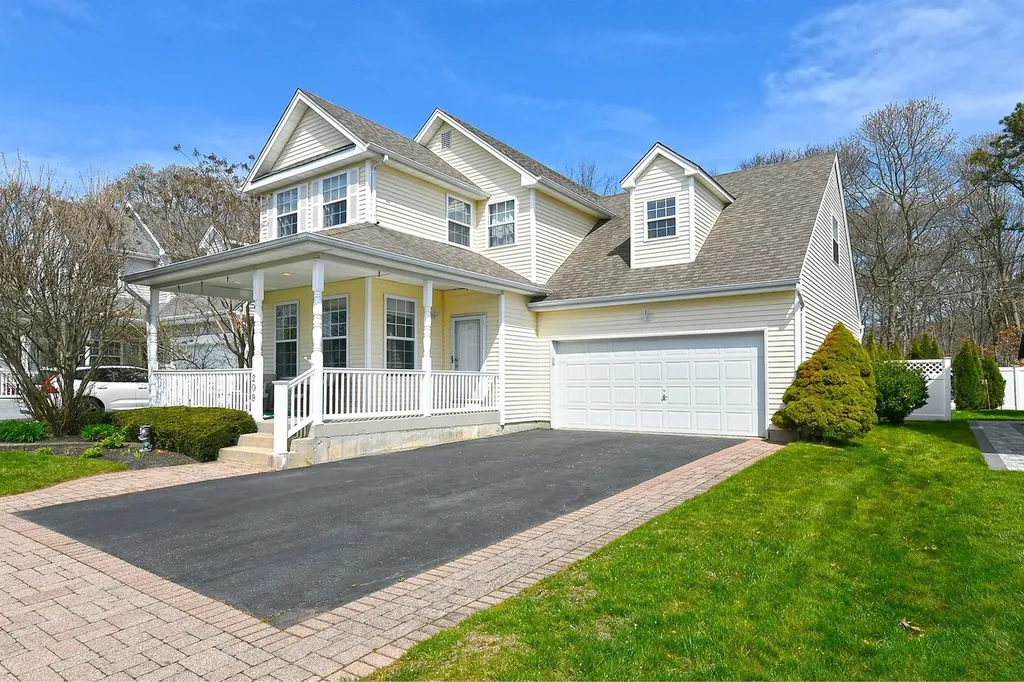 209 Pleasant Drive Bay Shore NY 11706