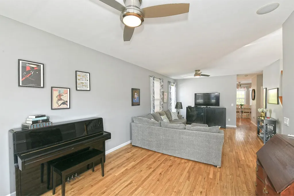 209 Pleasant Drive Bay Shore NY 11706