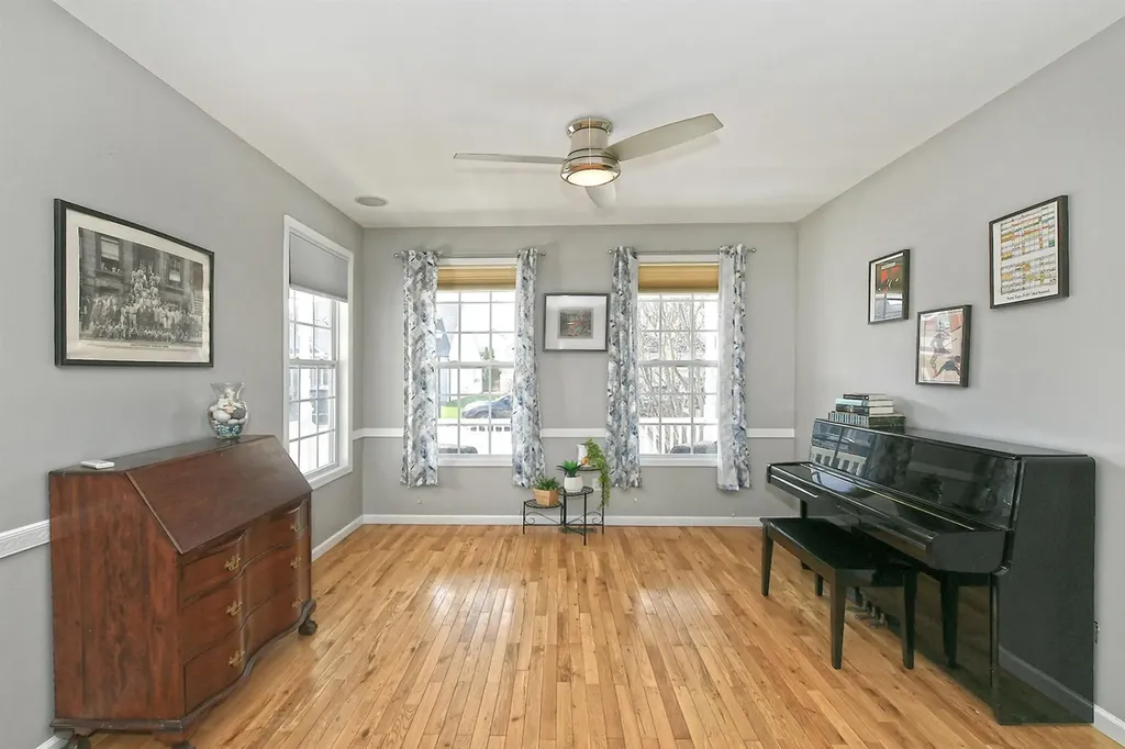 209 Pleasant Drive Bay Shore NY 11706