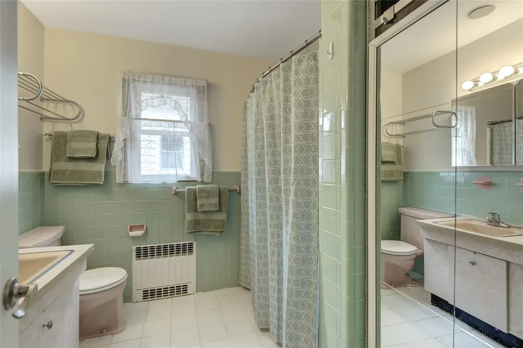 41 Livingston Avenue Babylon NY 11702