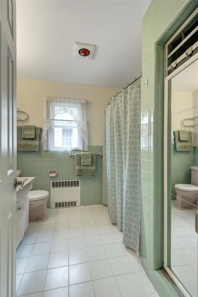 41 Livingston Avenue Babylon NY 11702
