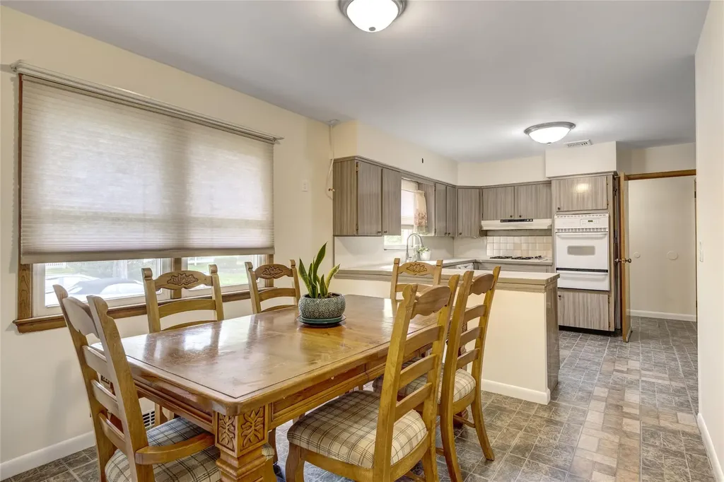 41 Livingston Avenue Babylon NY 11702