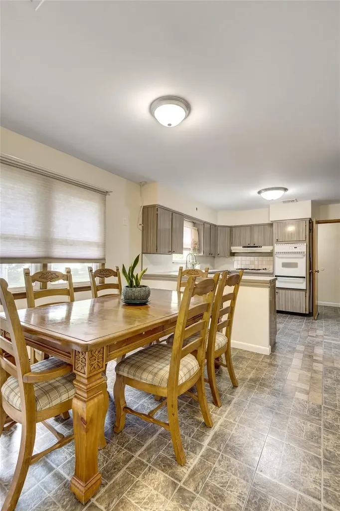 41 Livingston Avenue Babylon NY 11702