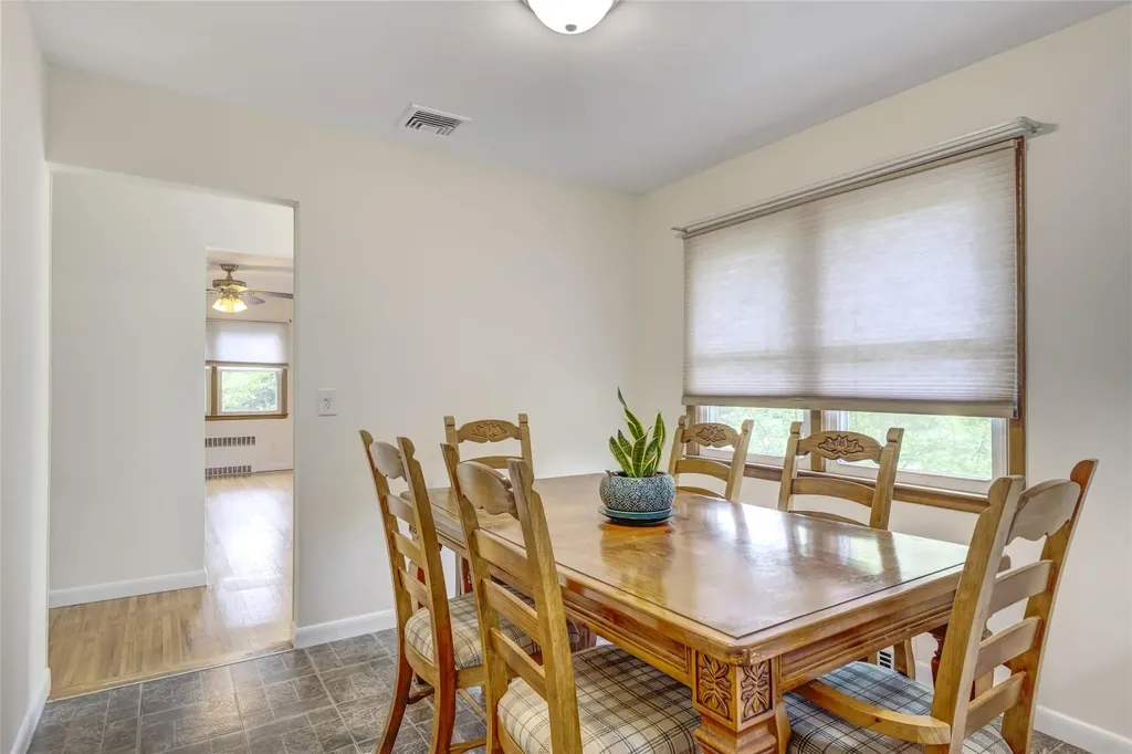 41 Livingston Avenue Babylon NY 11702