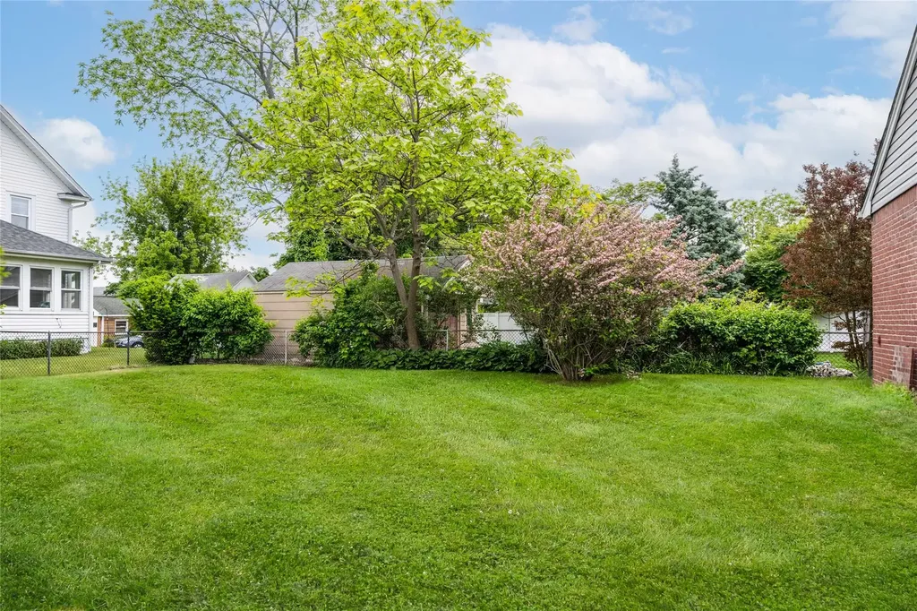 41 Livingston Avenue Babylon NY 11702