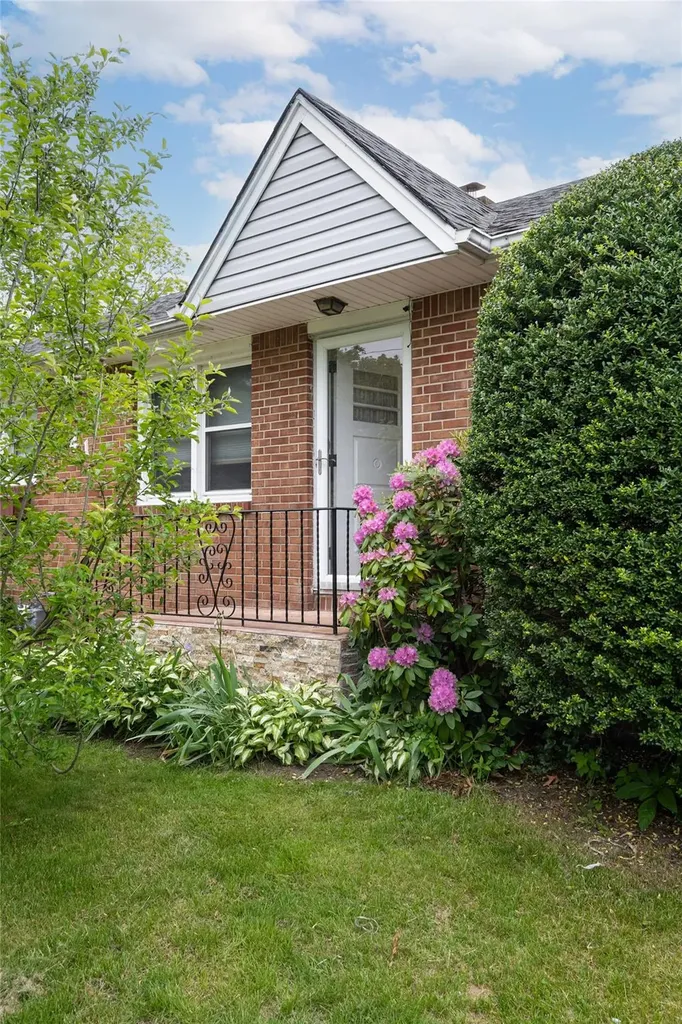 41 Livingston Avenue Babylon NY 11702
