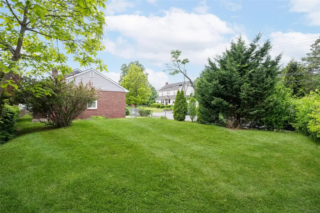 41 Livingston Avenue Babylon NY 11702