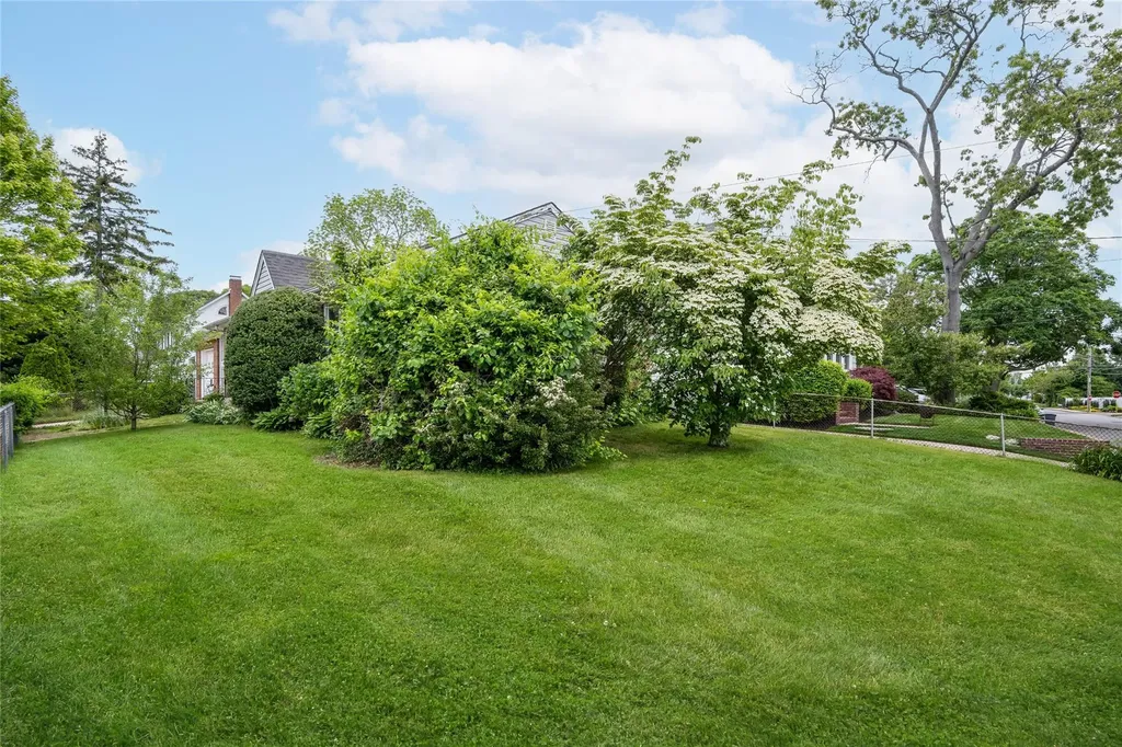 41 Livingston Avenue Babylon NY 11702