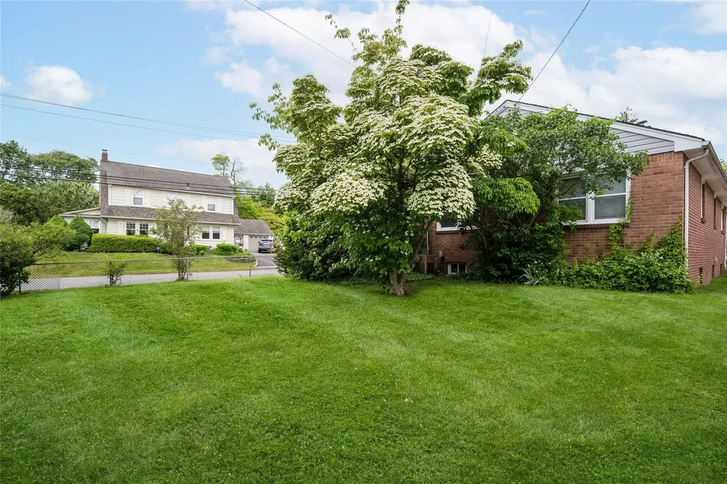 41 Livingston Avenue Babylon NY 11702