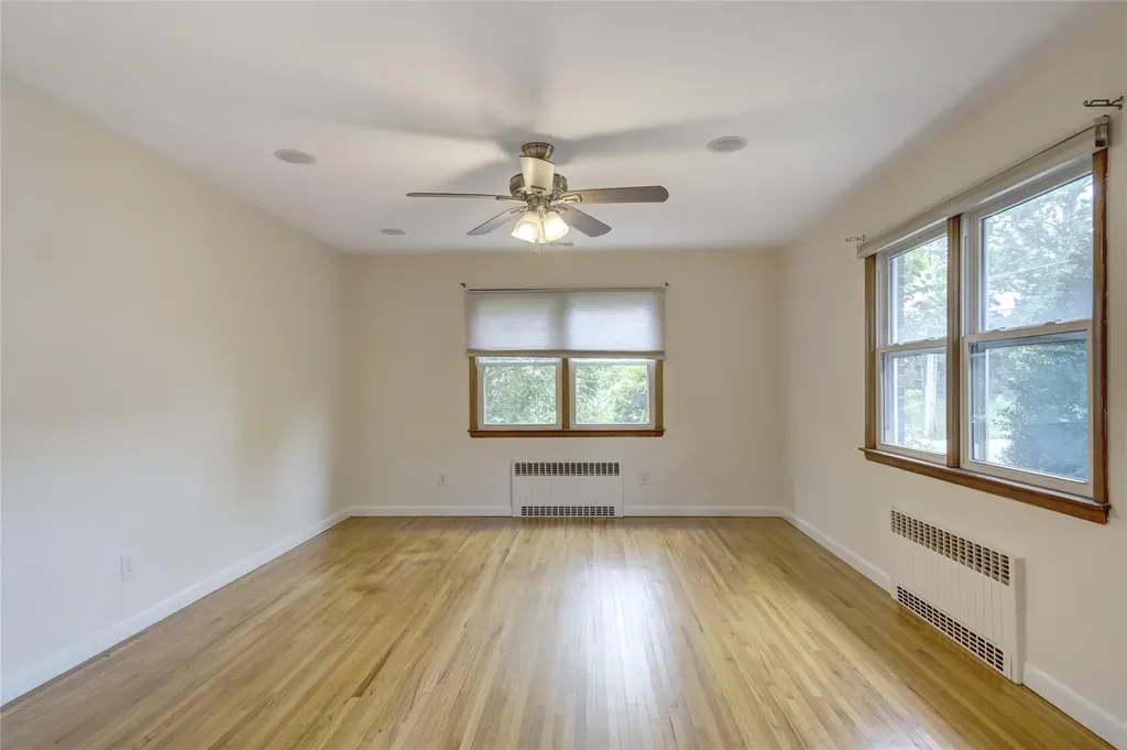 41 Livingston Avenue Babylon NY 11702