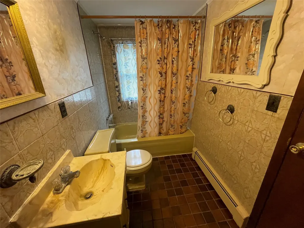 1825 Dover Road Wantagh NY 11793