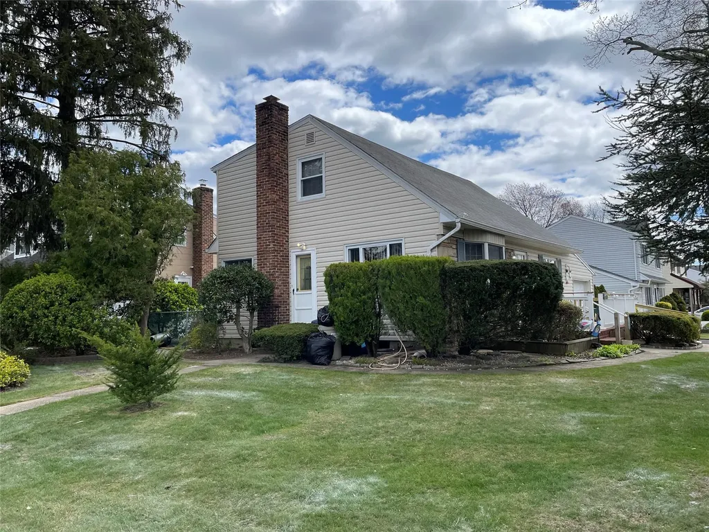 1825 Dover Road Wantagh NY 11793