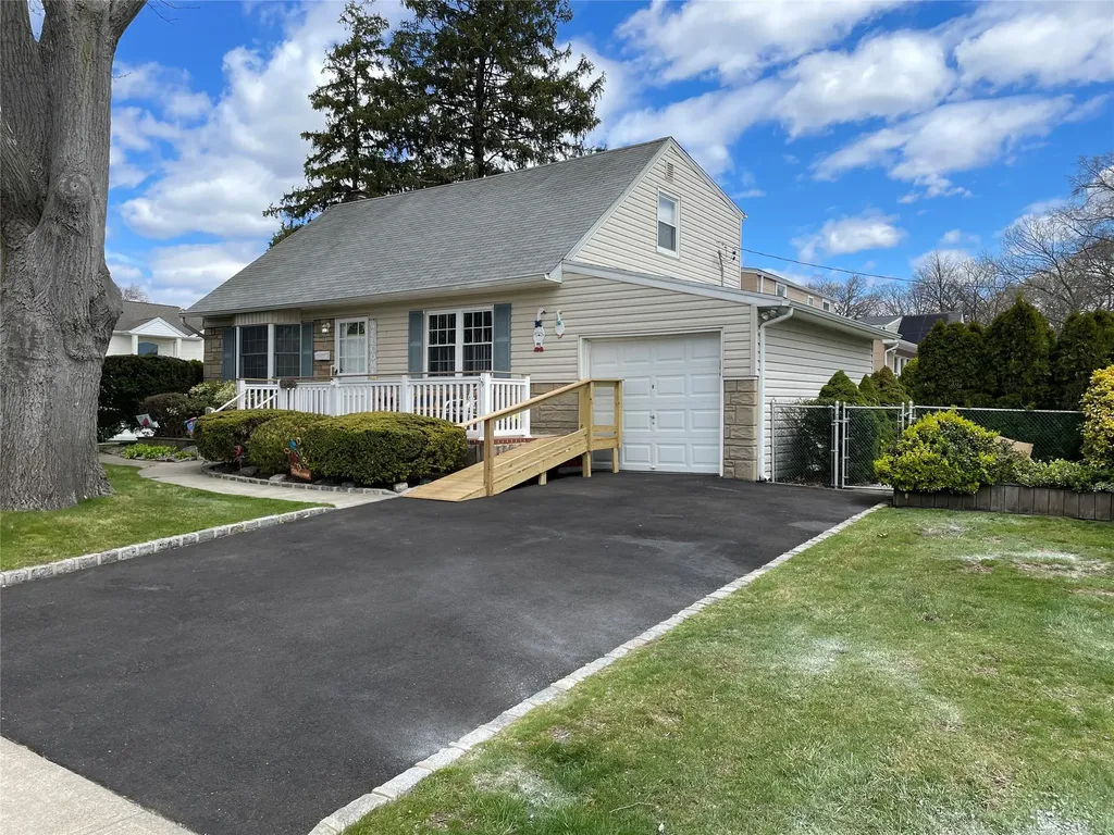 1825 Dover Road Wantagh NY 11793
