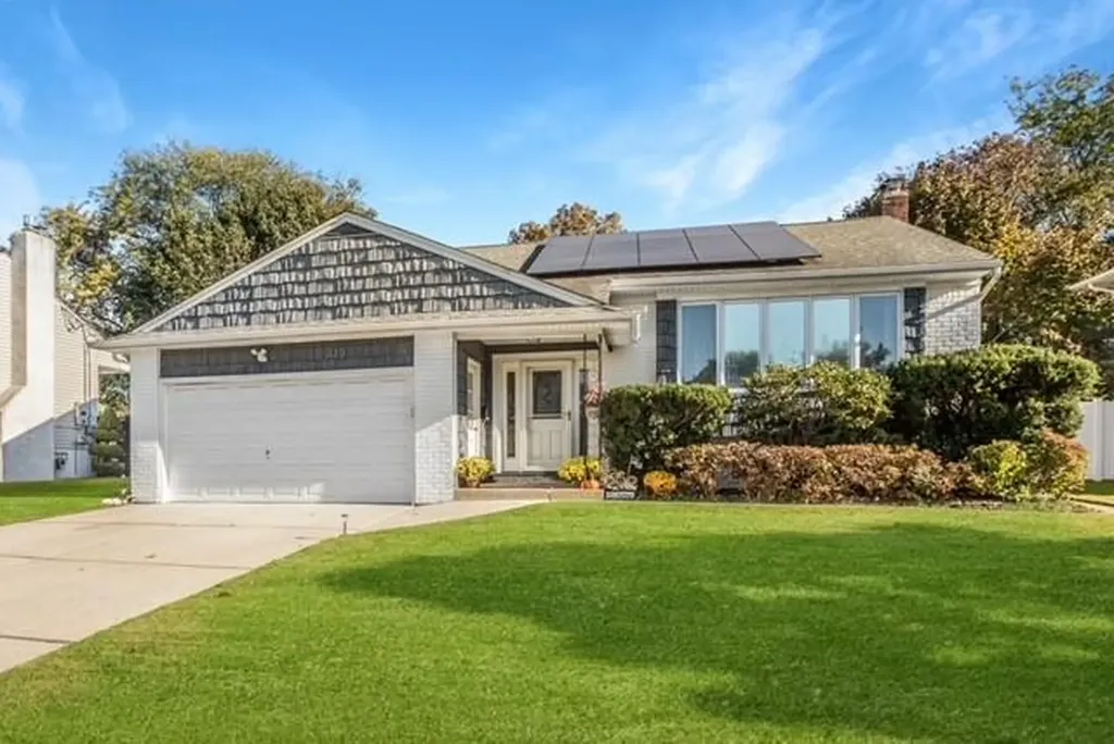 139 Roxton Road Plainview NY 11803