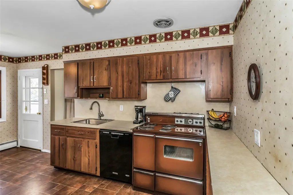 139 Roxton Road Plainview NY 11803