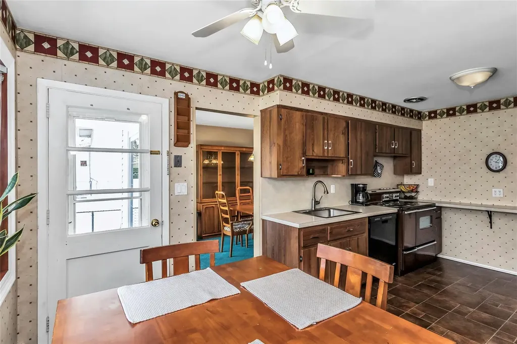 139 Roxton Road Plainview NY 11803