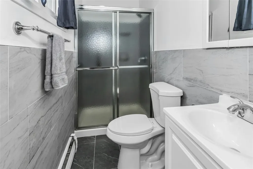 139 Roxton Road Plainview NY 11803