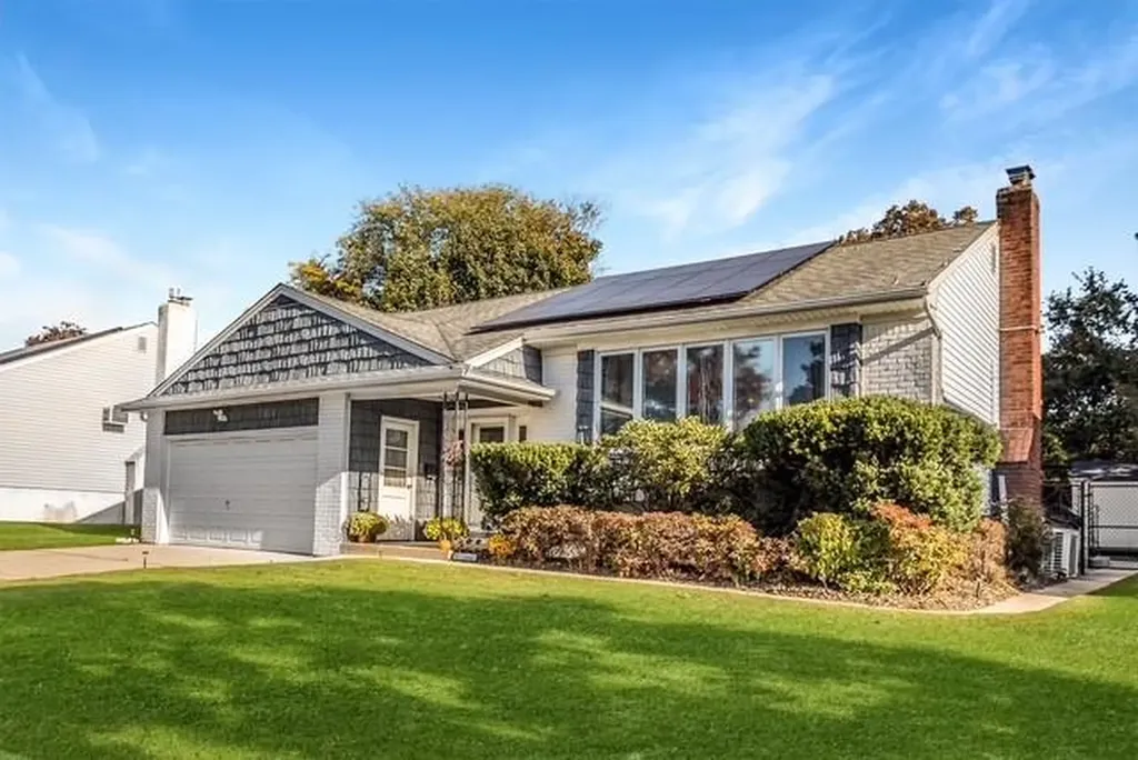 139 Roxton Road Plainview NY 11803