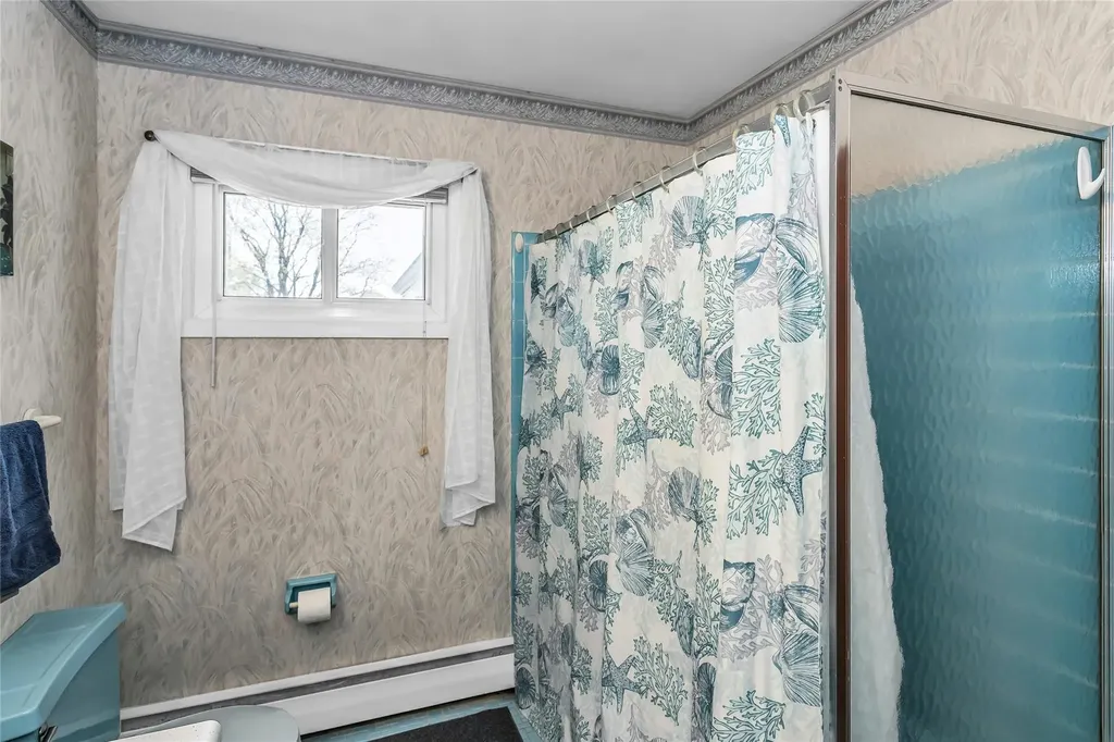 139 Roxton Road Plainview NY 11803