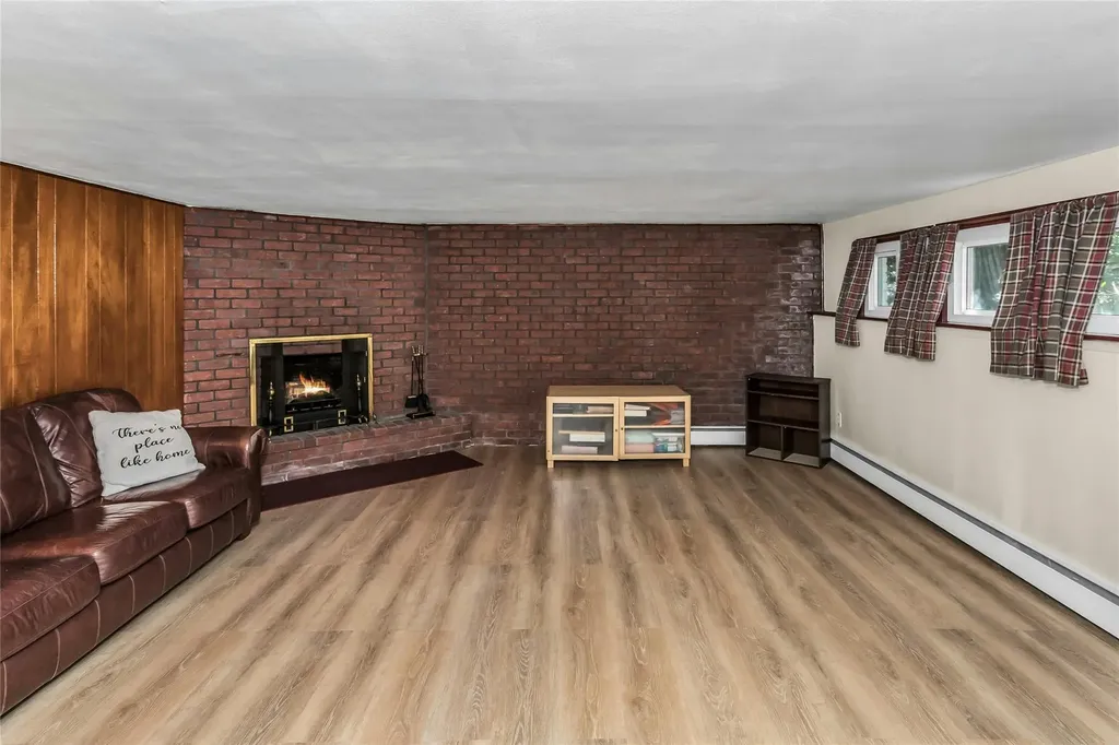 139 Roxton Road Plainview NY 11803