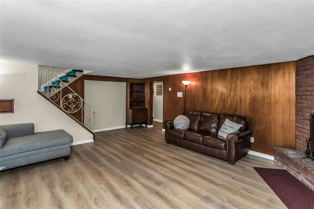 139 Roxton Road Plainview NY 11803