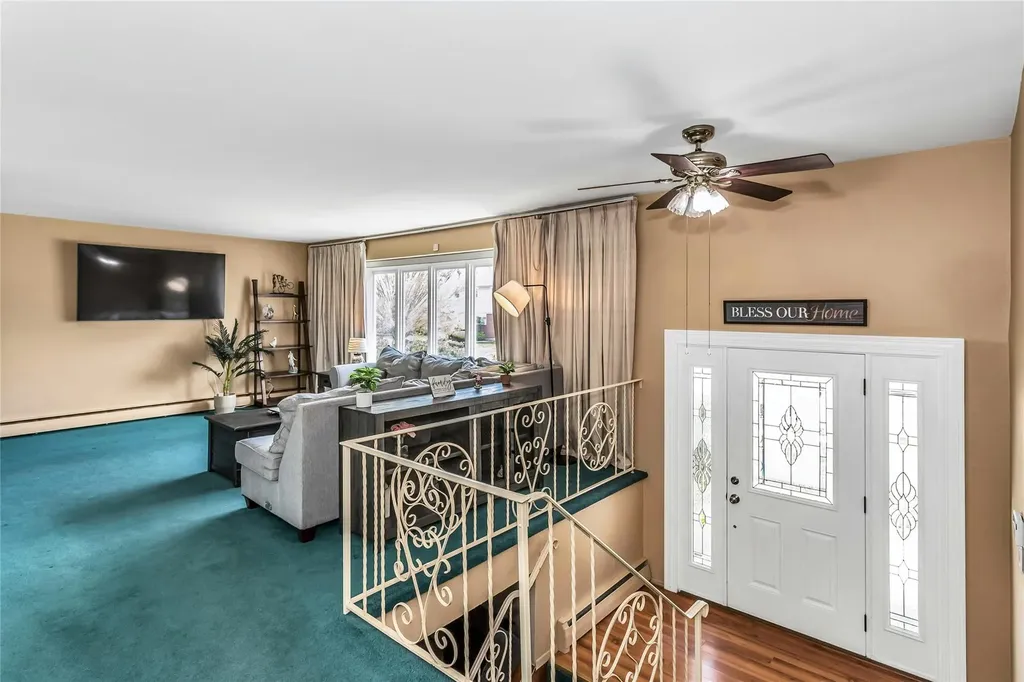 139 Roxton Road Plainview NY 11803
