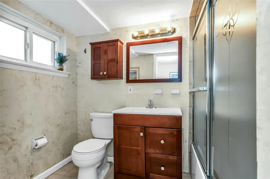 139 Roxton Road Plainview NY 11803
