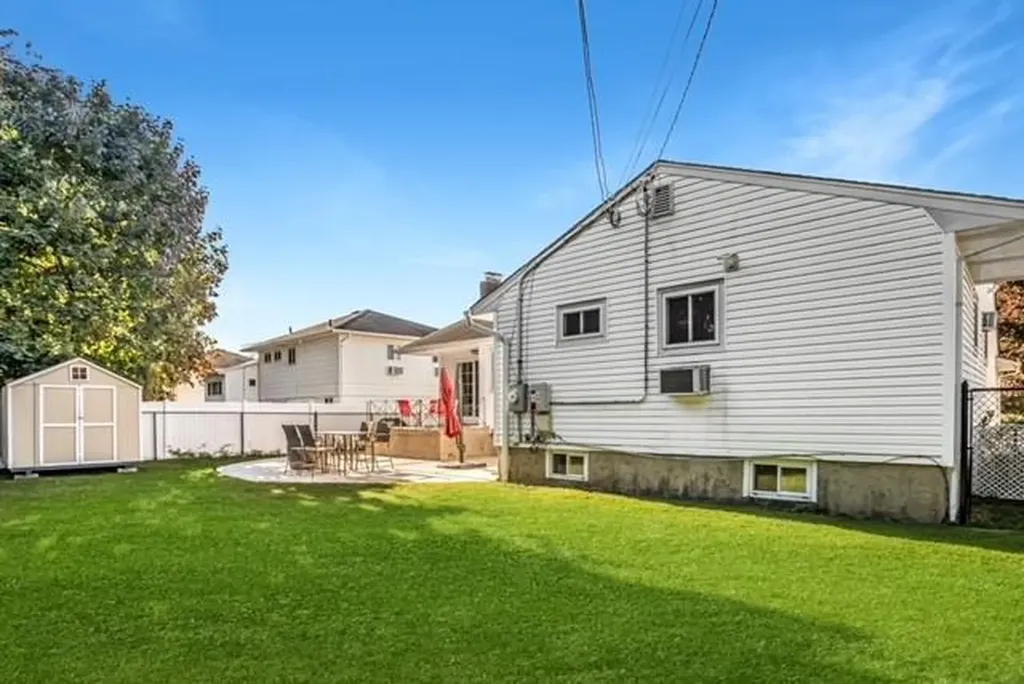 139 Roxton Road Plainview NY 11803