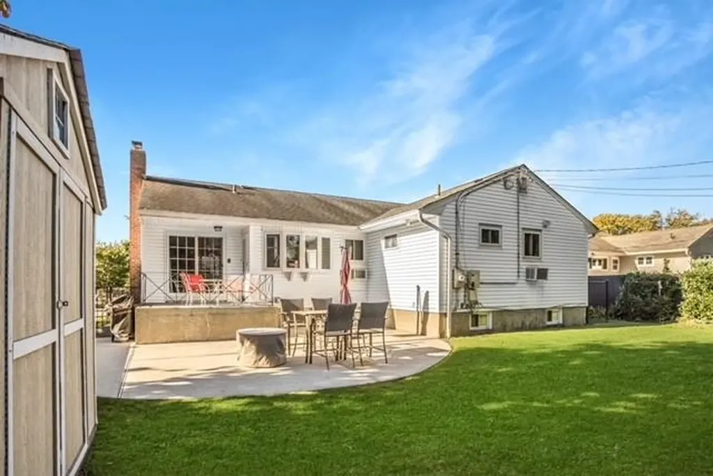 139 Roxton Road Plainview NY 11803
