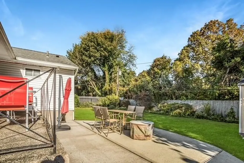 139 Roxton Road Plainview NY 11803