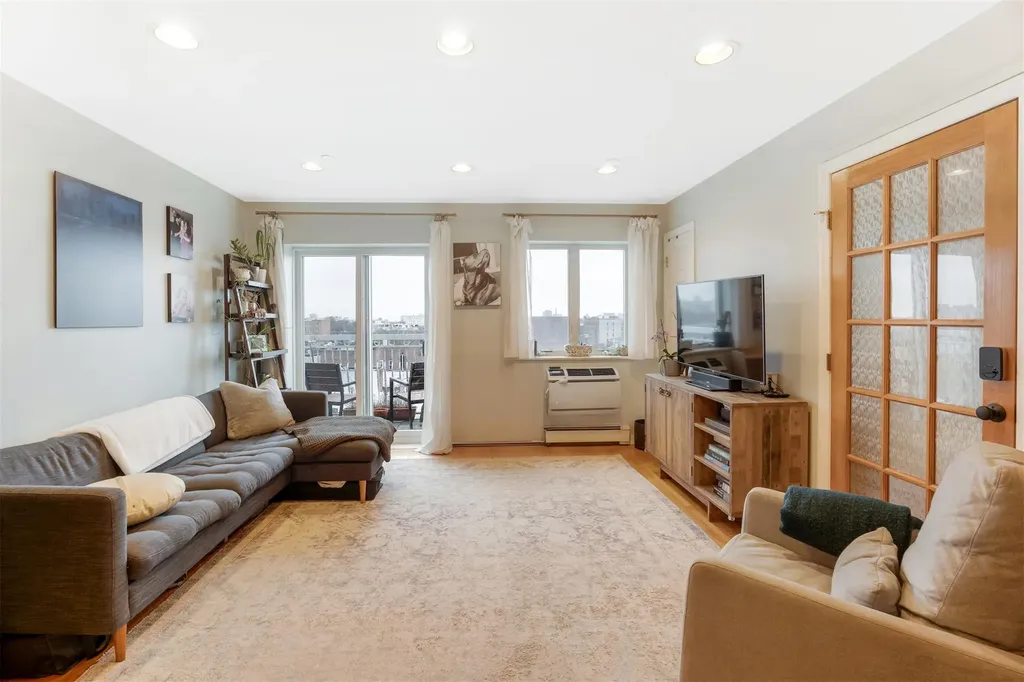 143 Avenue O Brooklyn NY 11204