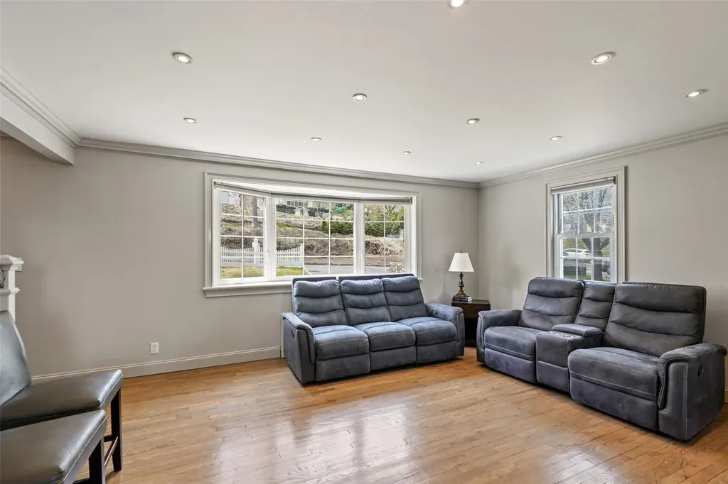 4 Perry Avenue White Plains NY 10603