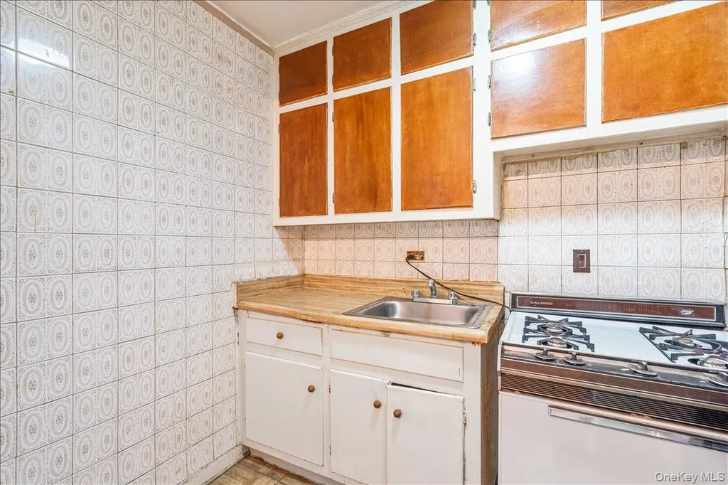 84-20 51st Avenue Elmhurst NY 11373