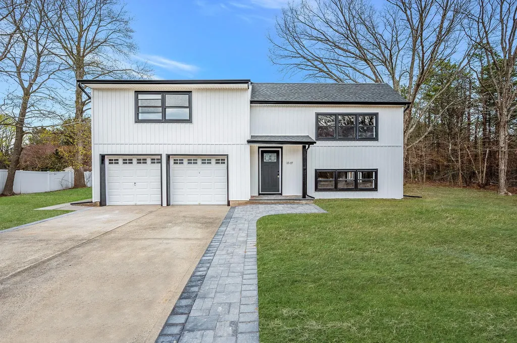 1507 Lincoln Avenue Bohemia NY 11716