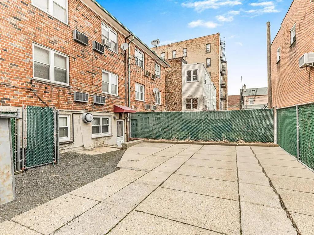 3060 Roberts Avenue Bronx NY 10461