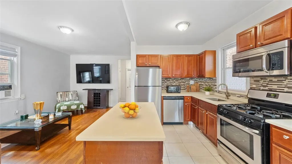 1813 Edenwald Avenue Bronx NY 10466