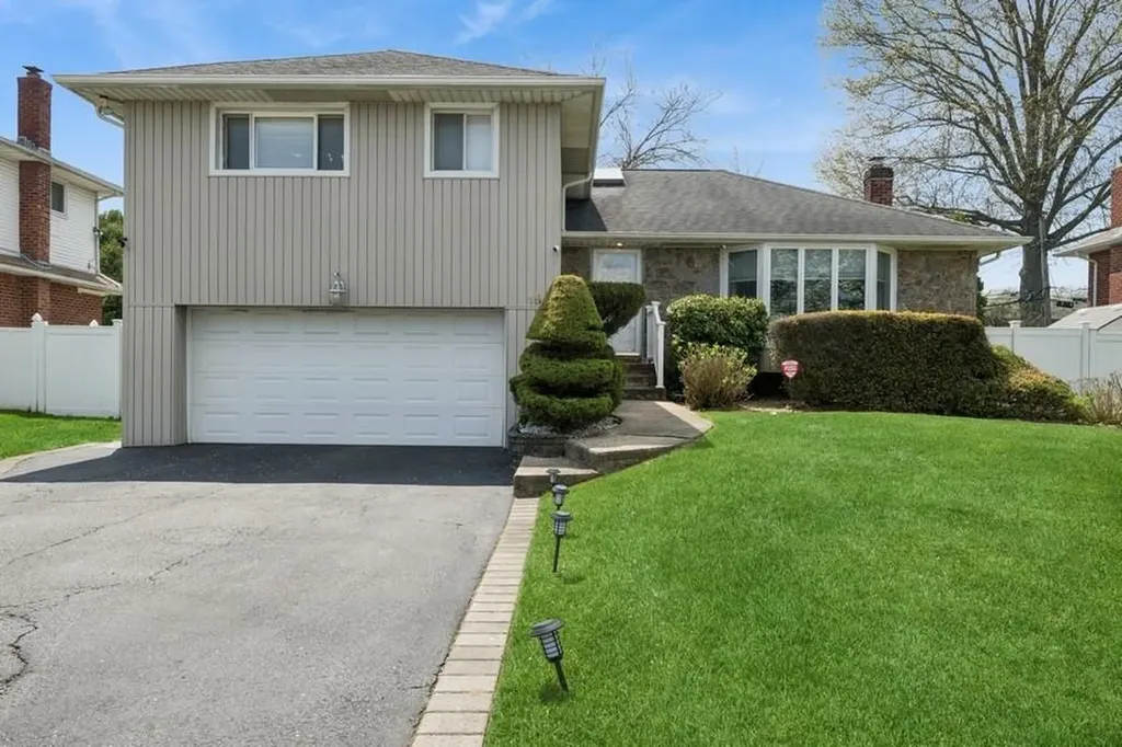 15 Mesa Road Syosset NY 11791