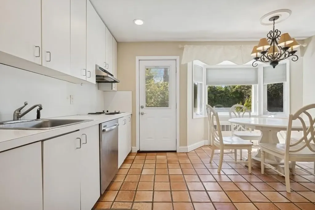 15 Mesa Road Syosset NY 11791